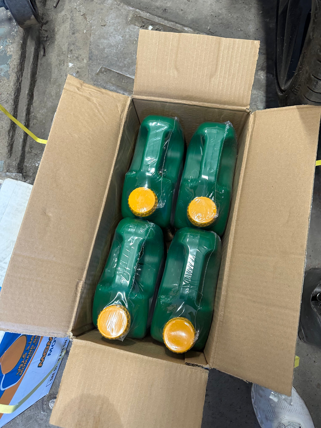 Momand  5W30 API SN  FULLY SYNTHECTIC  4X 5 LITRE = 20 litres. Box Of  4